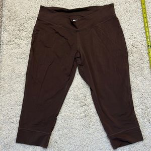 PATAGONIA NWOT L tranquila capris form fitting leggings in brown